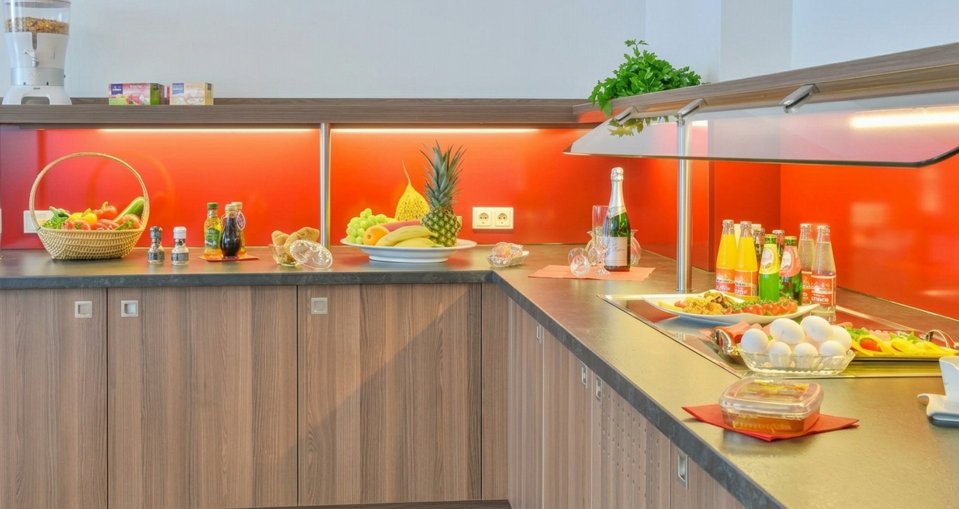 Reichhaltiges Frühstücksbuffet mit frischer Auswahl